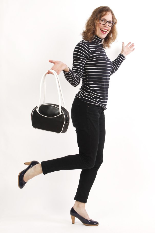 zwart witte leren tas met korte schouderbandjes ritsen van echt leer ontwerp van krista van dijk.jpg zwart witte leren tas met korte schouderbandjes ritsen van echt leer ontwerp van krista van dijk.jpg