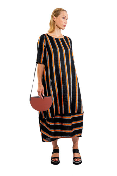 KARVINEN_4474 Peru met terra felrood samengevoegd.jpg KARVINEN_4474 Peru met terra felrood samengevoegd.jpg