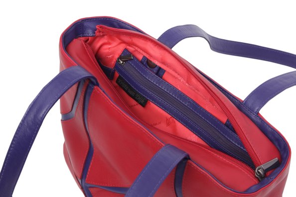 Krista's Lahti liggend felrood-paars voering 2.jpg Krista's Lahti liggend felrood-paars voering 2.jpg